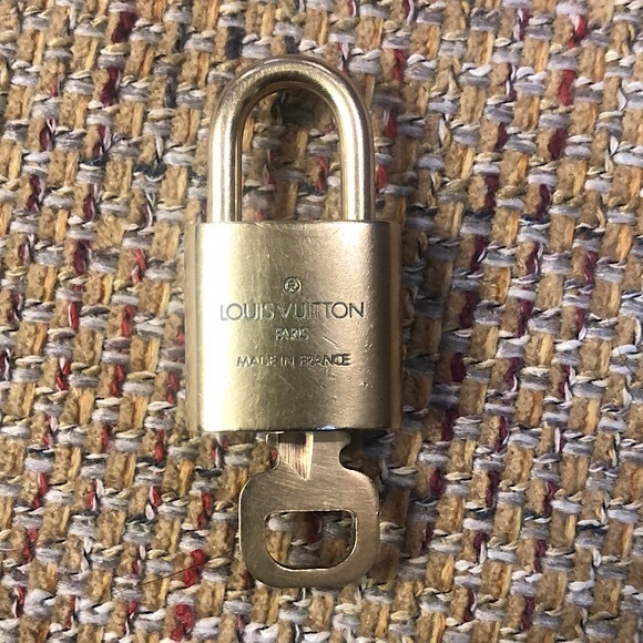 Louis Vuitton LV Gold Lock & Key #307 - Picture 10 of 13